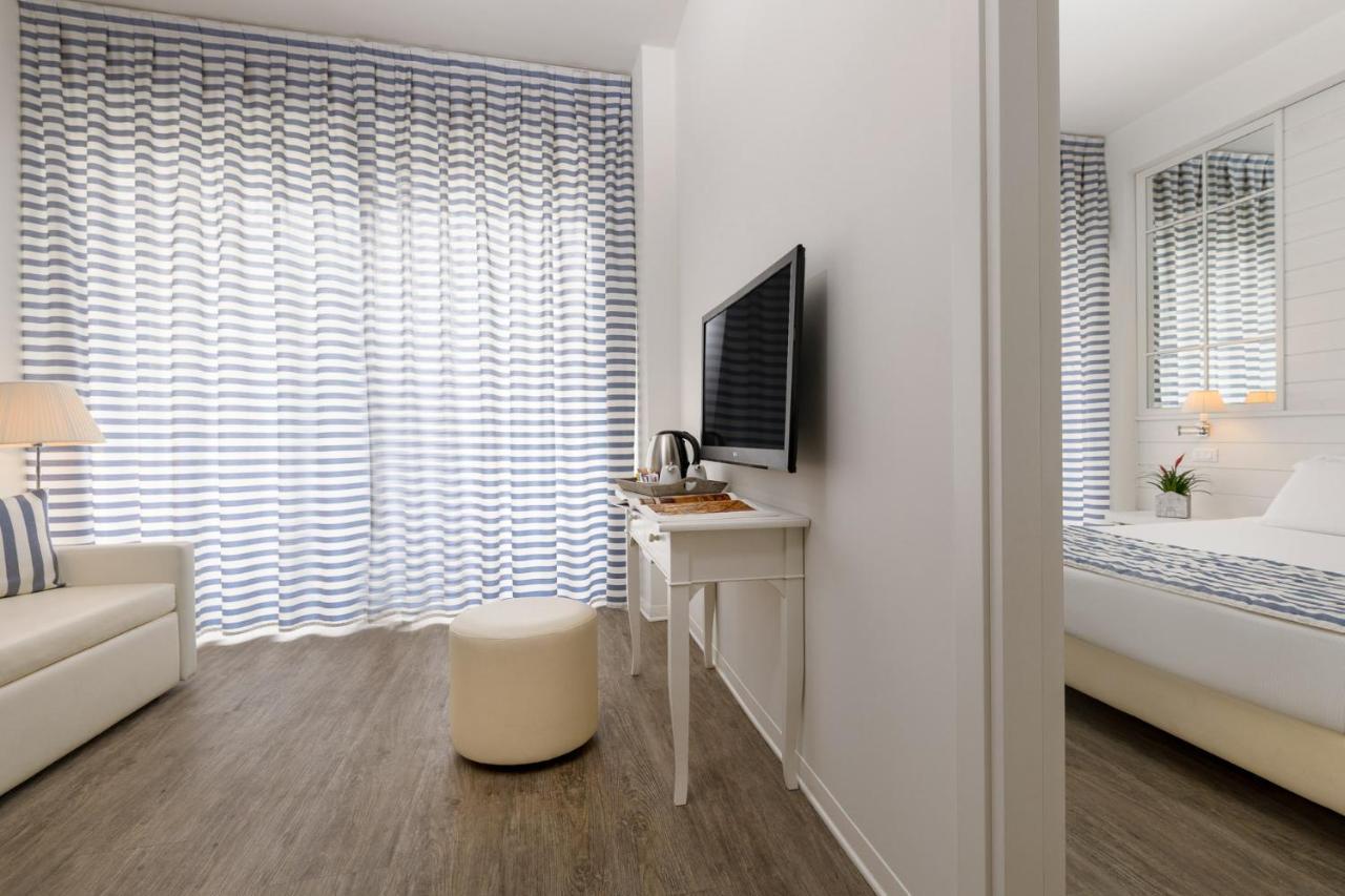 Suite,1259372428:JPEG